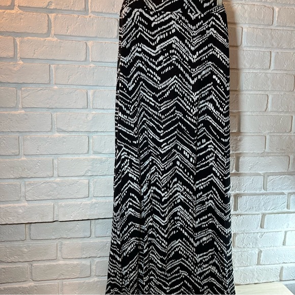 High-Low Maxi Skirt, Black and White Size XL - Picture 2 of 4